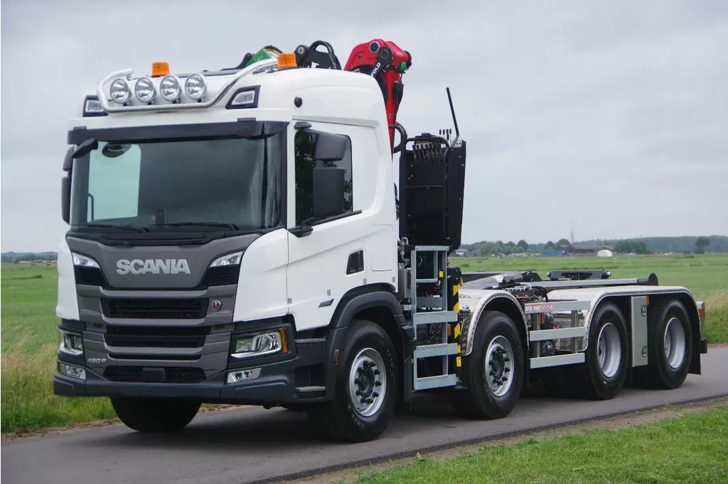 Scania P P460 8x4 WSG 43-ton met Palfinger Q200Z95TR epsilon kraan en 30-tons VDL haakarm