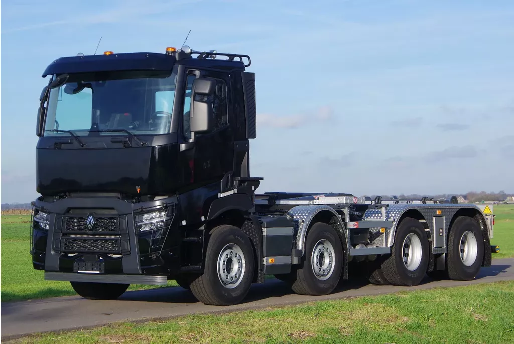 Renault C520 8x4 WSG met 30-tons AJK haakarm