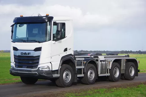 DAF XF 530 8x4 WSG met 30-tons VDL 660 S haakarm systeem
