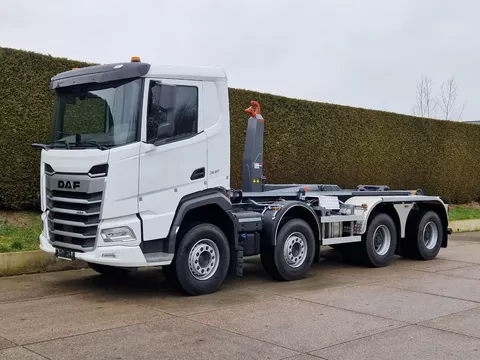 DAF XF 530 8x4 WSG met 30-tons VDL 660 S haakarm systeem
