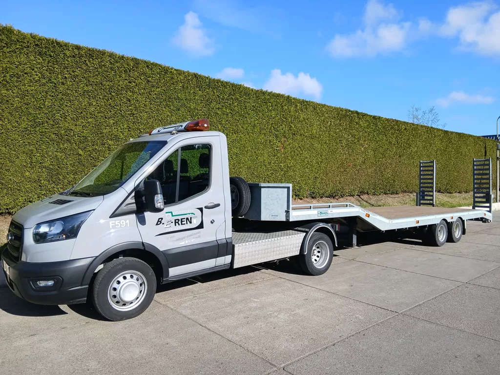 Ford Transit + smi-dieplader oplegger 8,5 m.