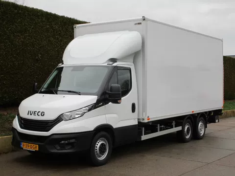 Iveco 35S18A8 / Gesloten clixtar oplegger 5,2 m.