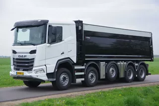 DAF XFC 10x4 midlift 49-tons met Vossebelt achterover kipper