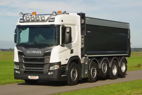 Scania 10x4 46-tons Quadro met Vossebelt kipper